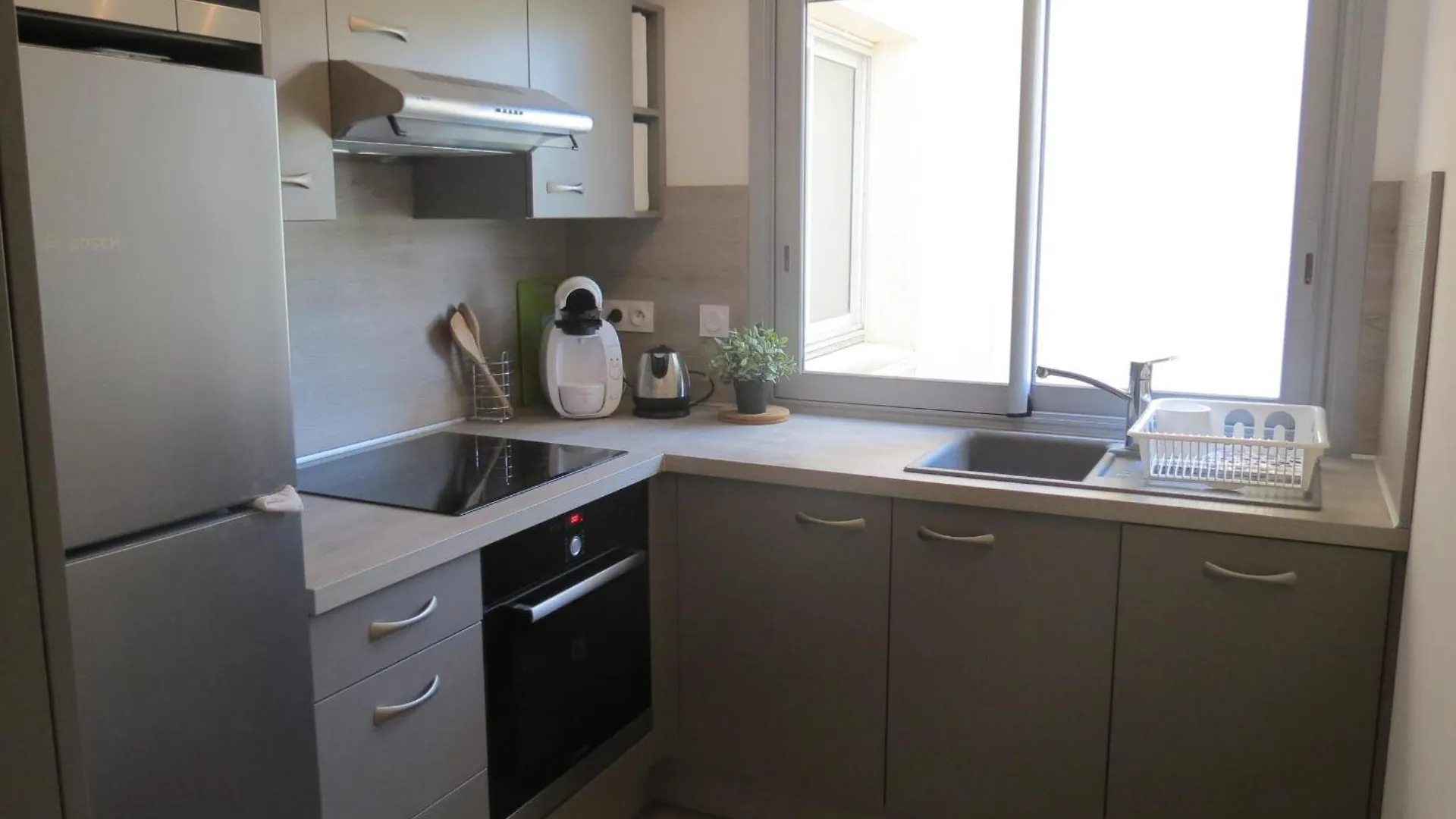 Appartement 2 Pieces Climatise Avec Garage, Piscine, Proche Commerces Et Plages - Sainte-Maxime - Fr-1-780-66 Apartman